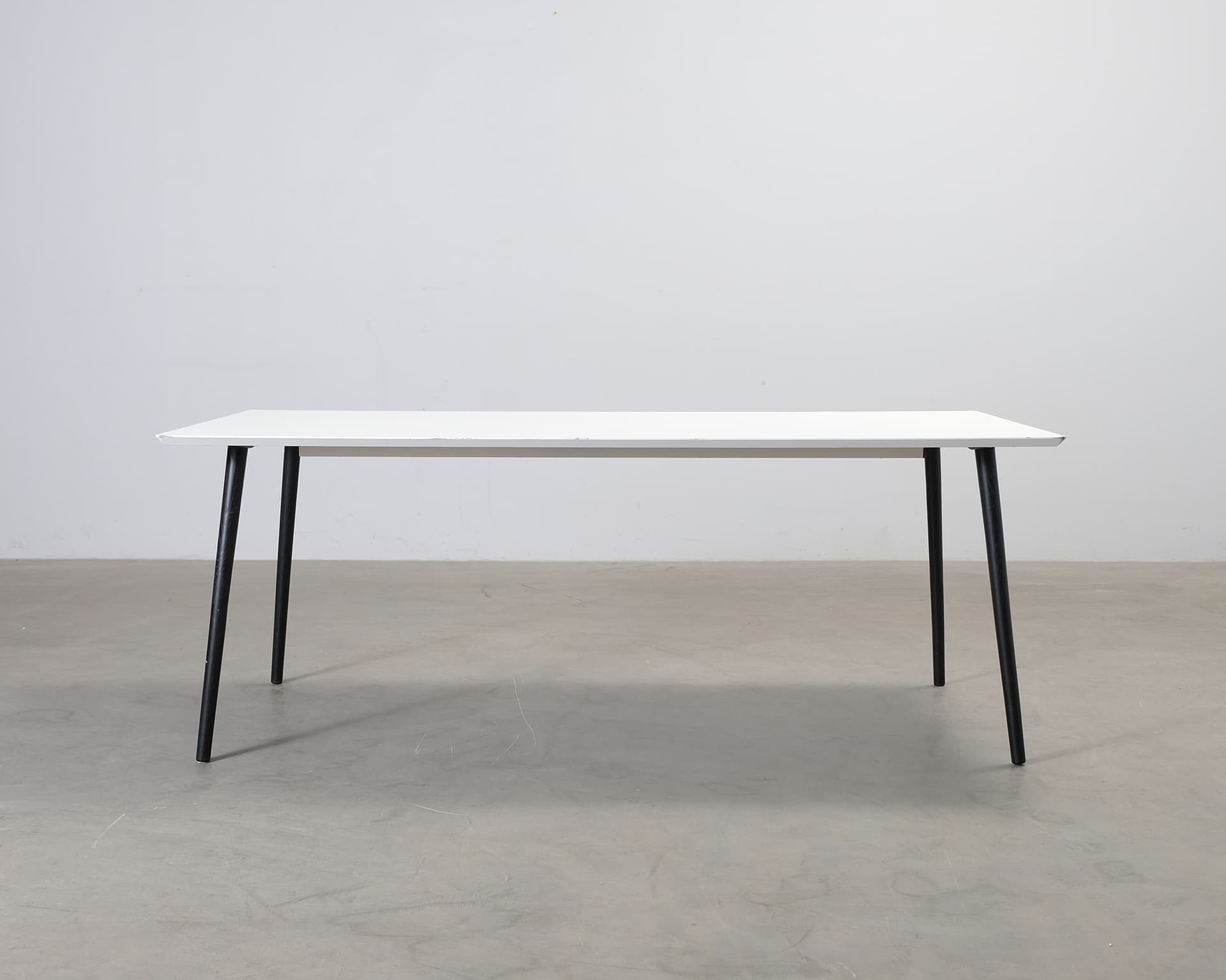 Sofacompany Allie matbord vit / svart