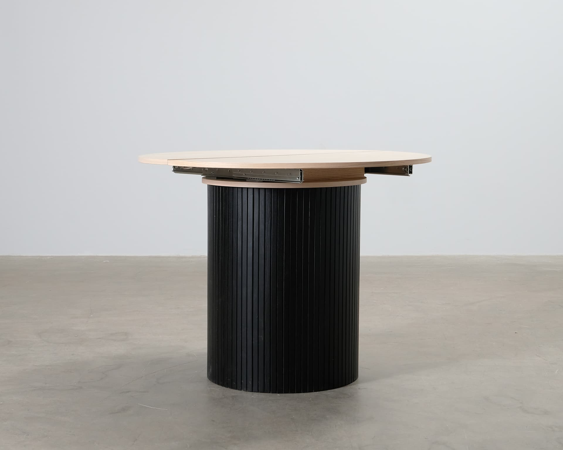 Kopparbo förlängningsbart matbord 106-156 cm