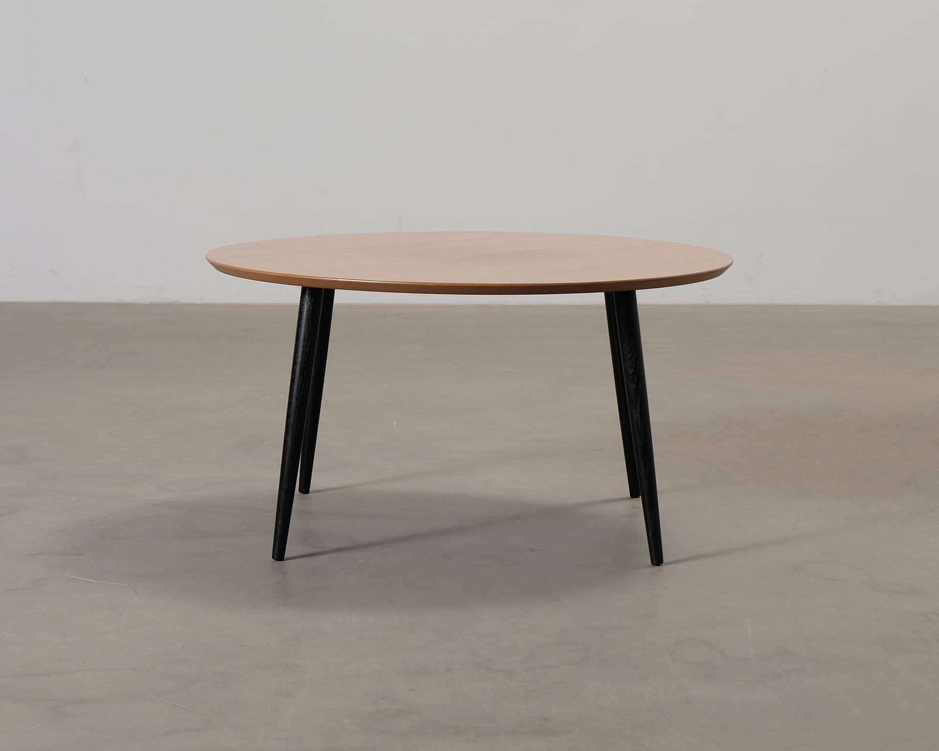 Sofacompany Hubert soffbord ø 90 cm valnöt / svart